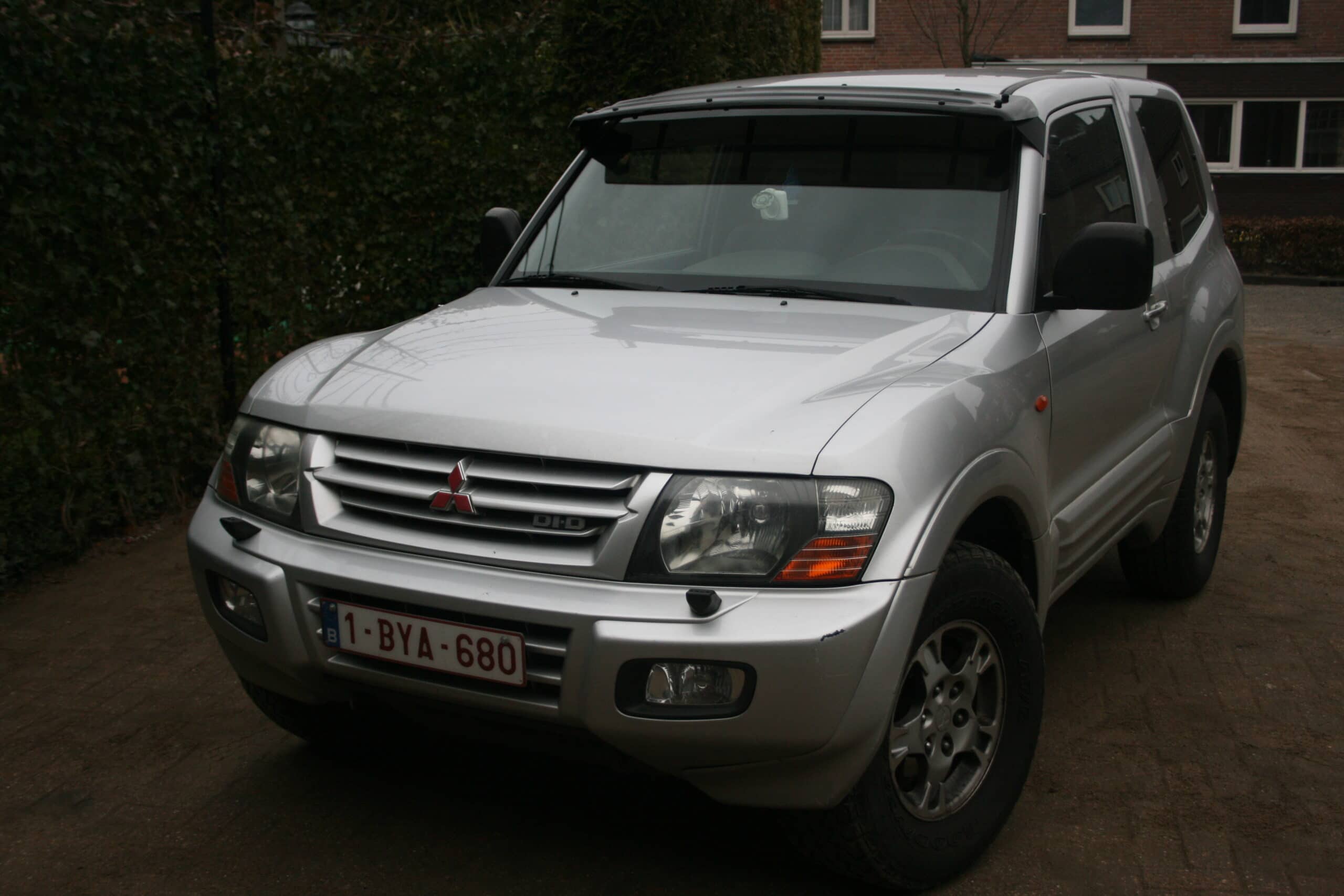 Sunscreen Mitsubishi Pajero MK3 (19992006) Vosca